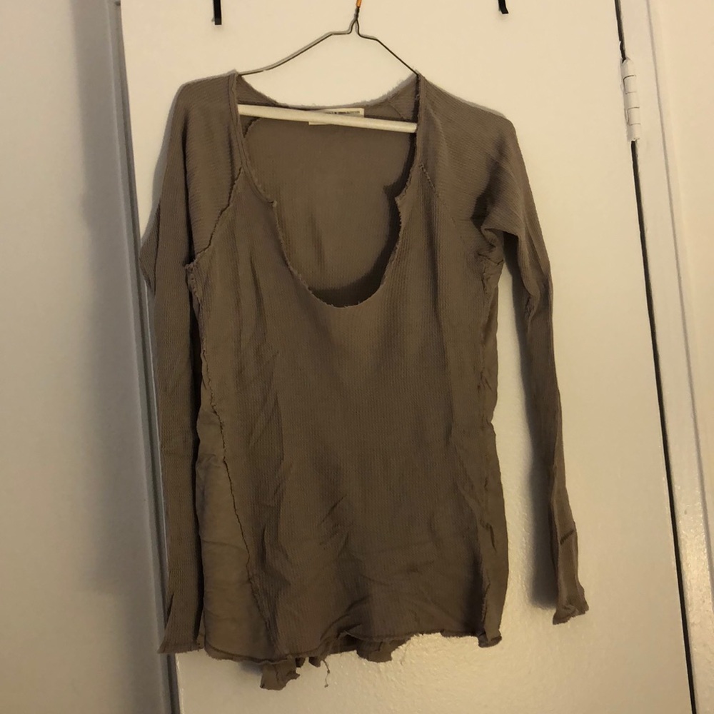 Gray long sleeve shirt